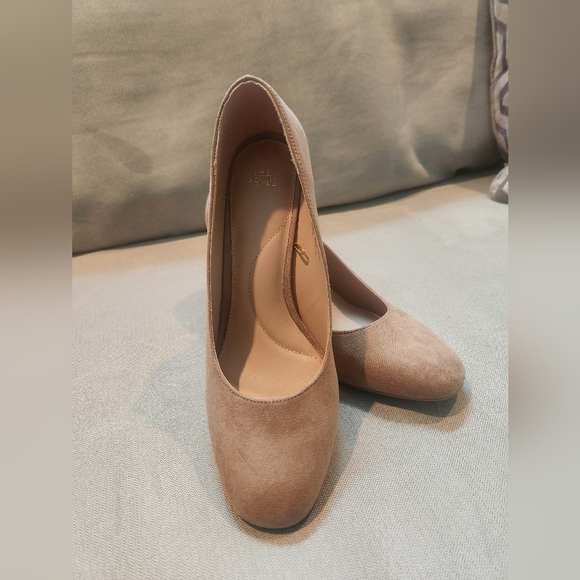 Time and Tru Elegant Tan Heels - Picture 1 of 6